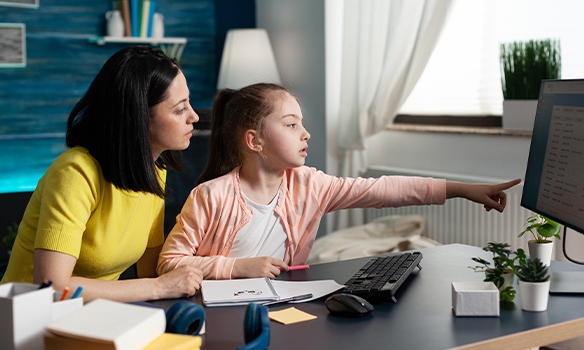 Online Phonics Classes vs Private Tutor in Jeddah: What Works Better for Your Child?